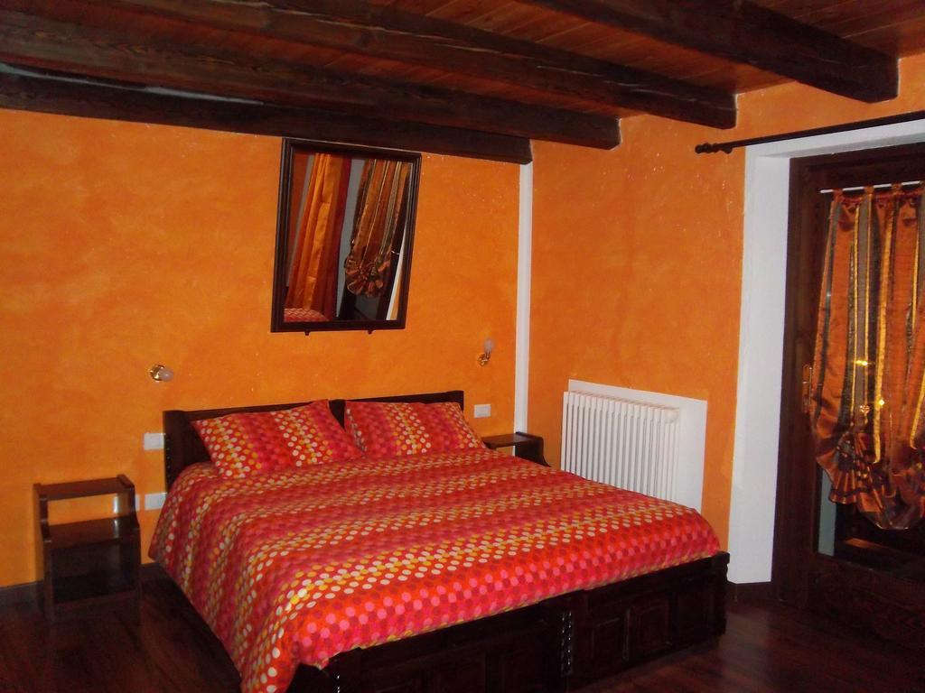 Les Lillas Verrayes Chambre photo